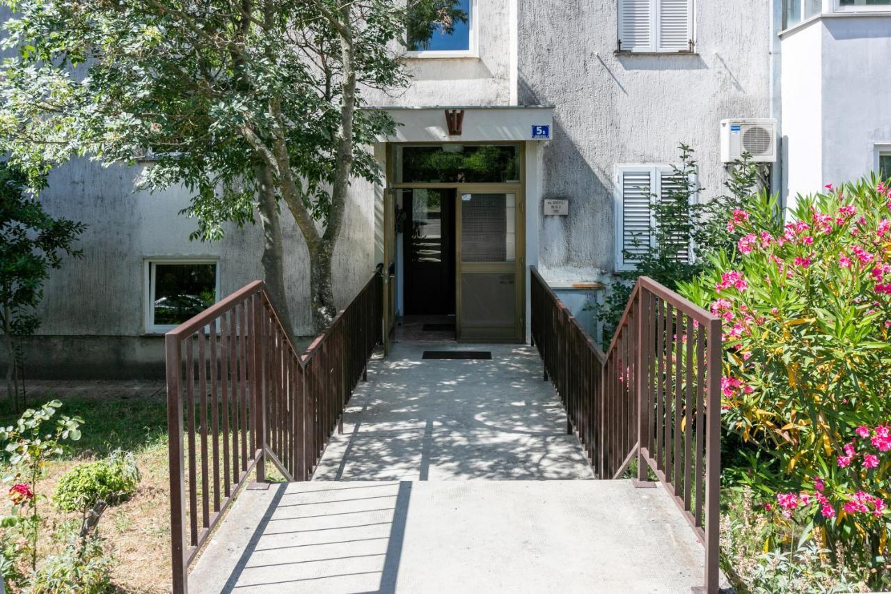 Apartment Pek Цриквеница Экстерьер фото