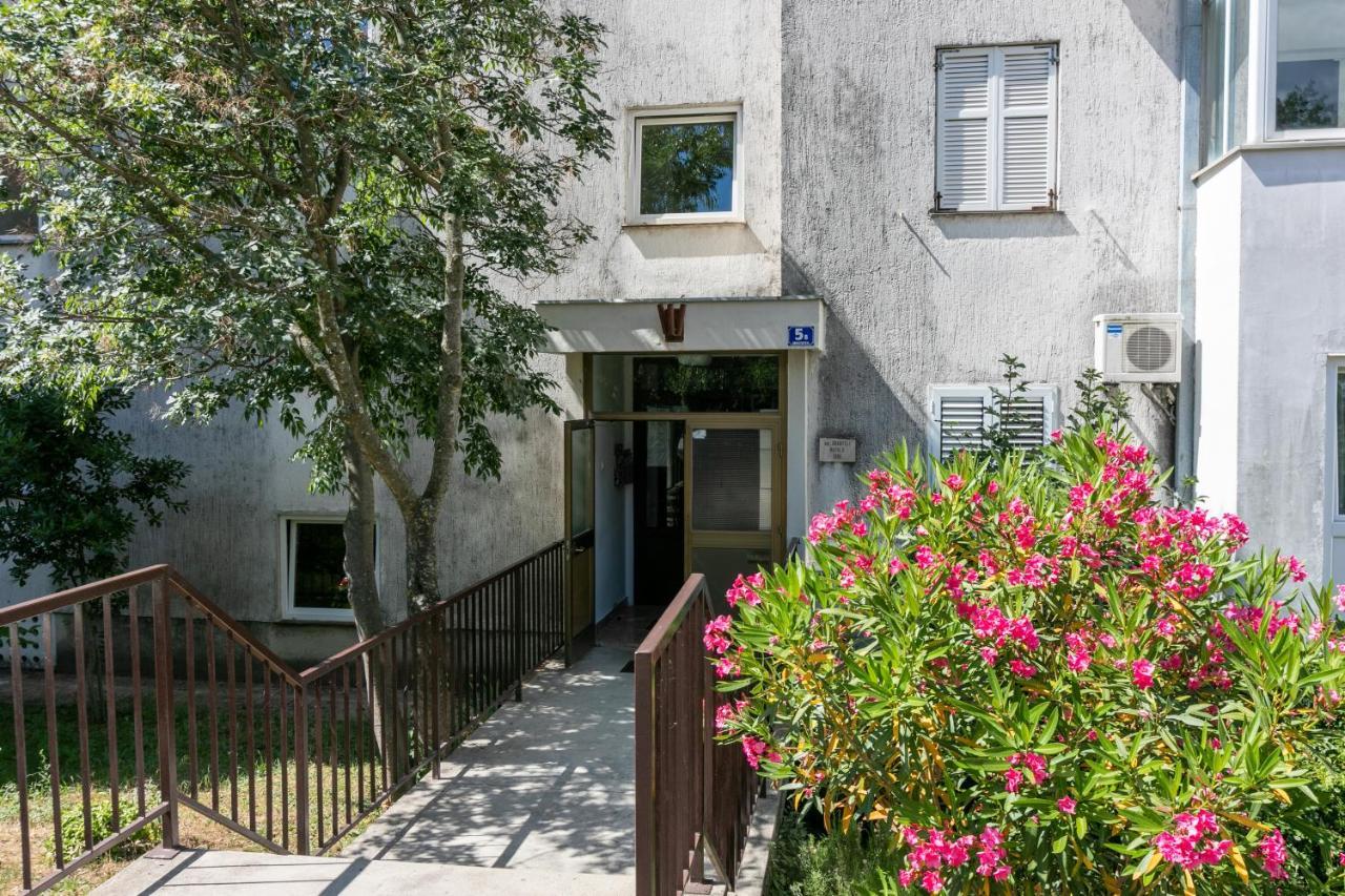 Apartment Pek Цриквеница Экстерьер фото